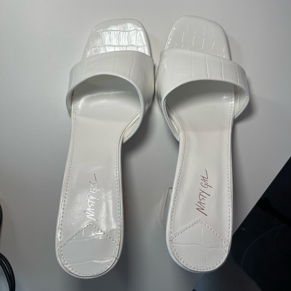 White textured block heels - Picture 4 of 5